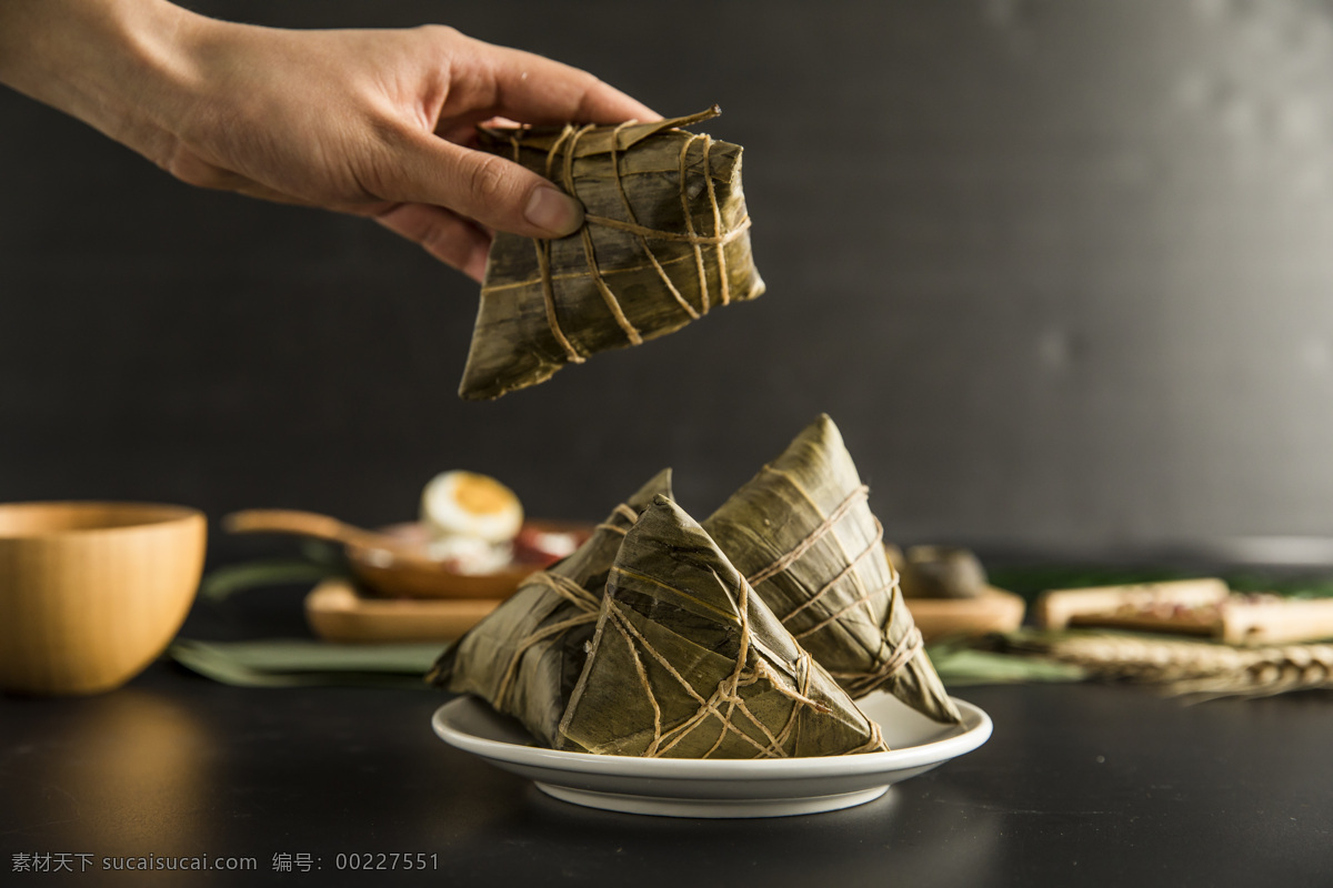 粽子 端午粽子 包粽子過(guò)程 粽子制作 粽子原材料 包粽子的人 端午佳節(jié) 端午美食 粽子端午 端午節(jié) 端午節(jié)粽子 粽子素材 粽子海報(bào) 粽子文化海報(bào) 肉粽 糯米 竹筒 筷子 粽葉 蜜棗粽子 咸蛋黃粽子 手工糯米粽 紅豆粽子 鮮肉粽子 餐飲美食 傳統(tǒng)美食