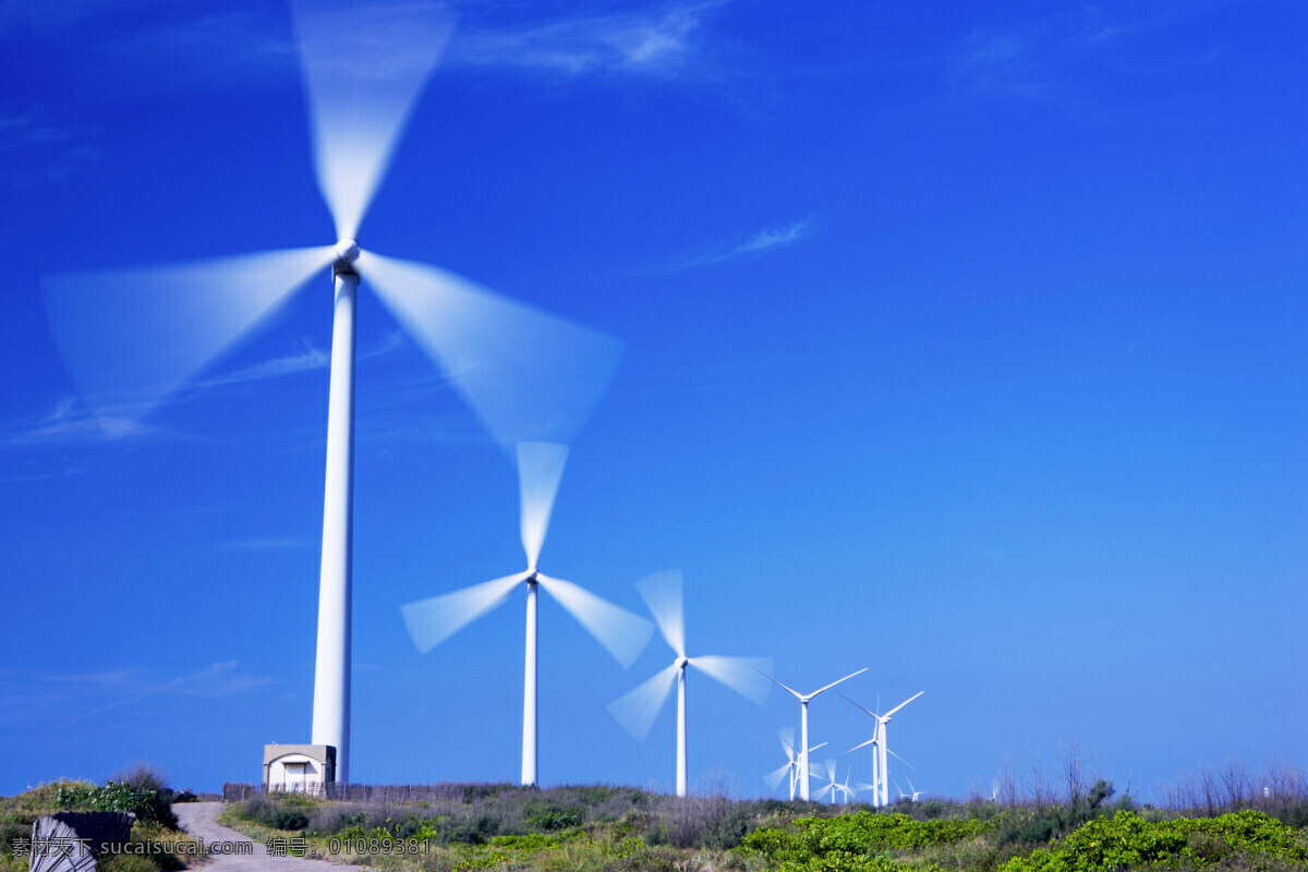 风力发电 风车 电力风车 绿色环保 绿色能源 绿色电力 蓝天 白云 自然风光 村庄 郊外风光 可再生能源 再生能源 环保能源 工业生产 现代科技