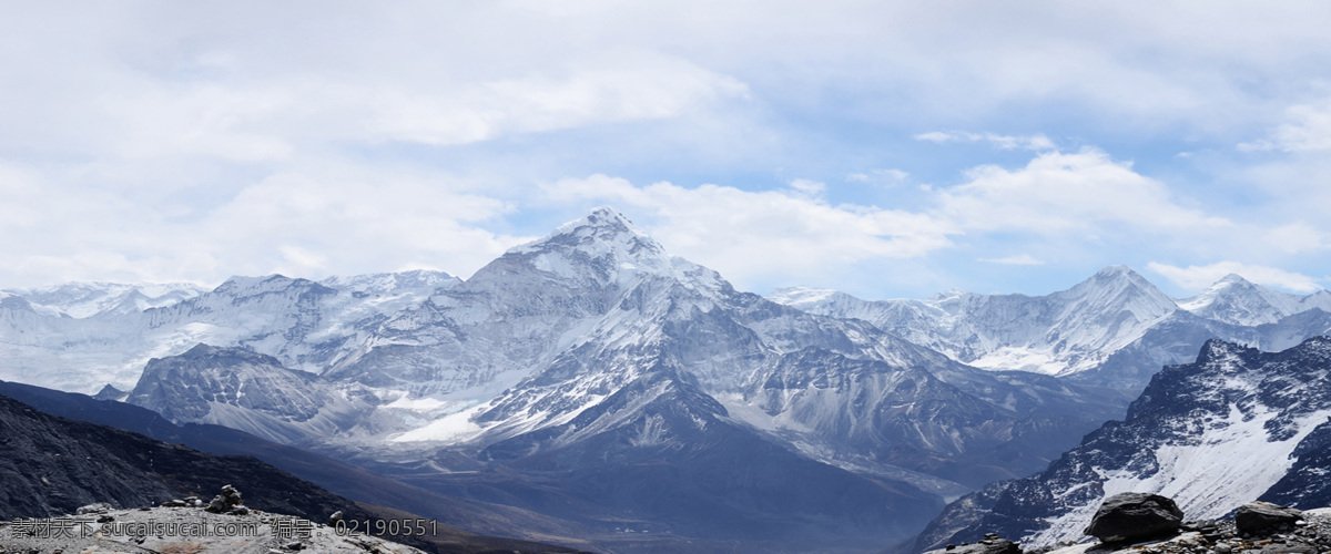 山峰 山脉 云层 自然 背景 海报 清新 自然生态