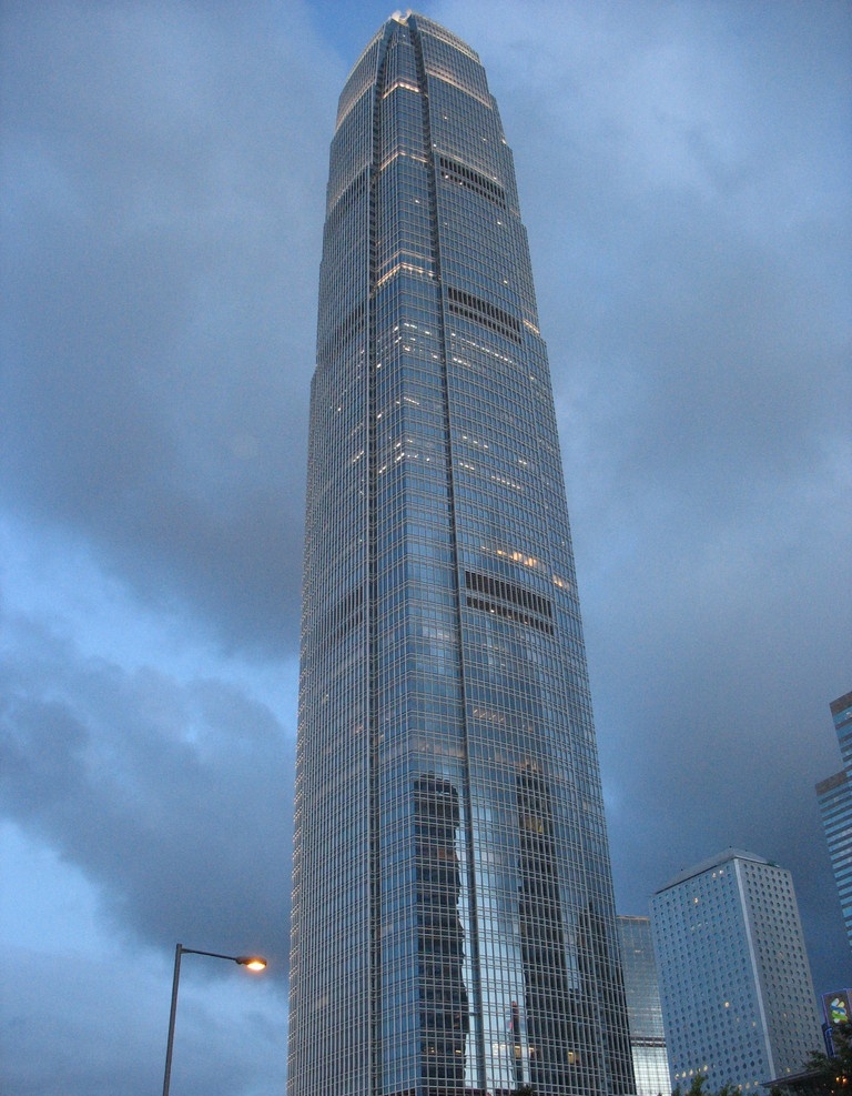 仰望高樓 香港 國(guó)際金融 中心 二期 陰天 仰望 路燈 夜色 香港印象 國(guó)內(nèi)旅游 旅游攝影