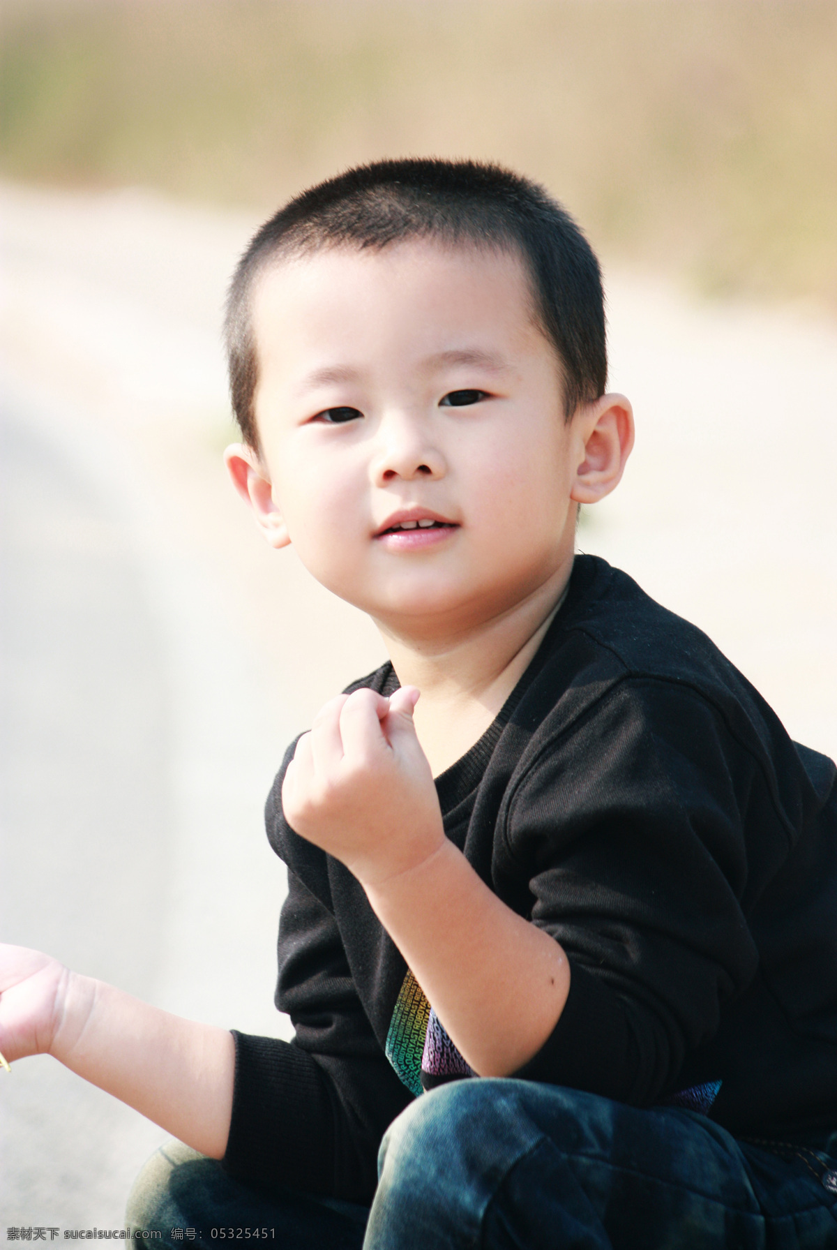 兒童戶外寫真 兒童 戶外 寫真 00后 萌 陽光 笑臉 男孩 兒童幼兒 人物圖庫
