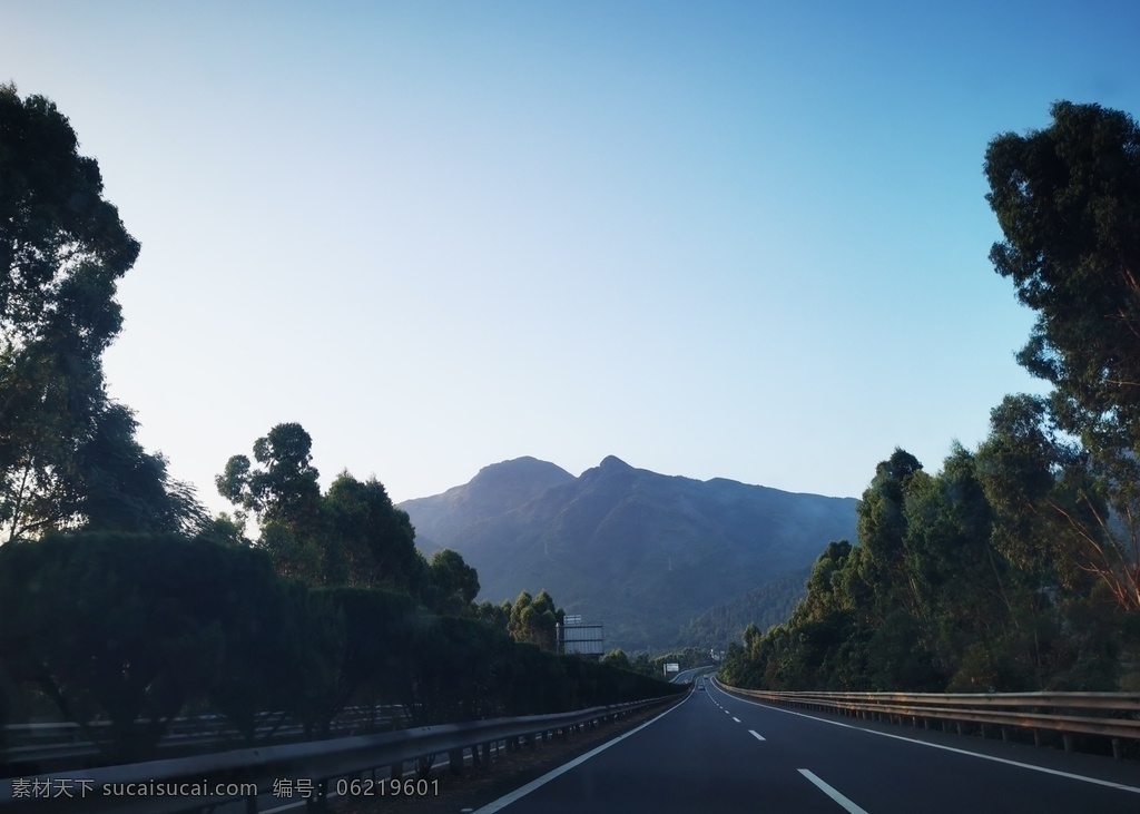 高速公路 公路 高速 高速路 夕陽(yáng) 落日 道路 云彩 樹(shù)木 公路牌 羅源風(fēng)光 寧德 晚霞 羅源 綠化 綠樹(shù) 青山 傍晚 攝影圖片