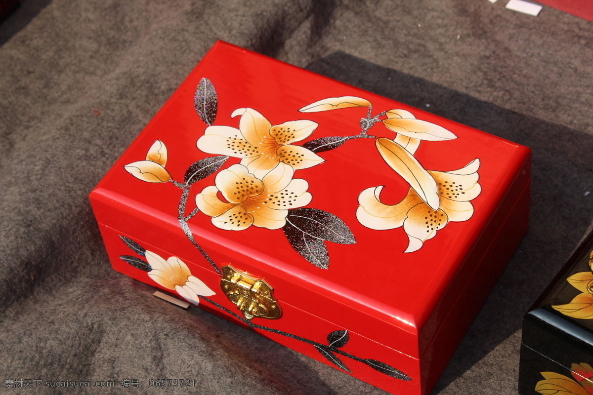 推光漆器 工藝品 傳統(tǒng)技藝 首飾盒 非遺特產(chǎn) 紅色 文化藝術(shù) 美術(shù)繪畫