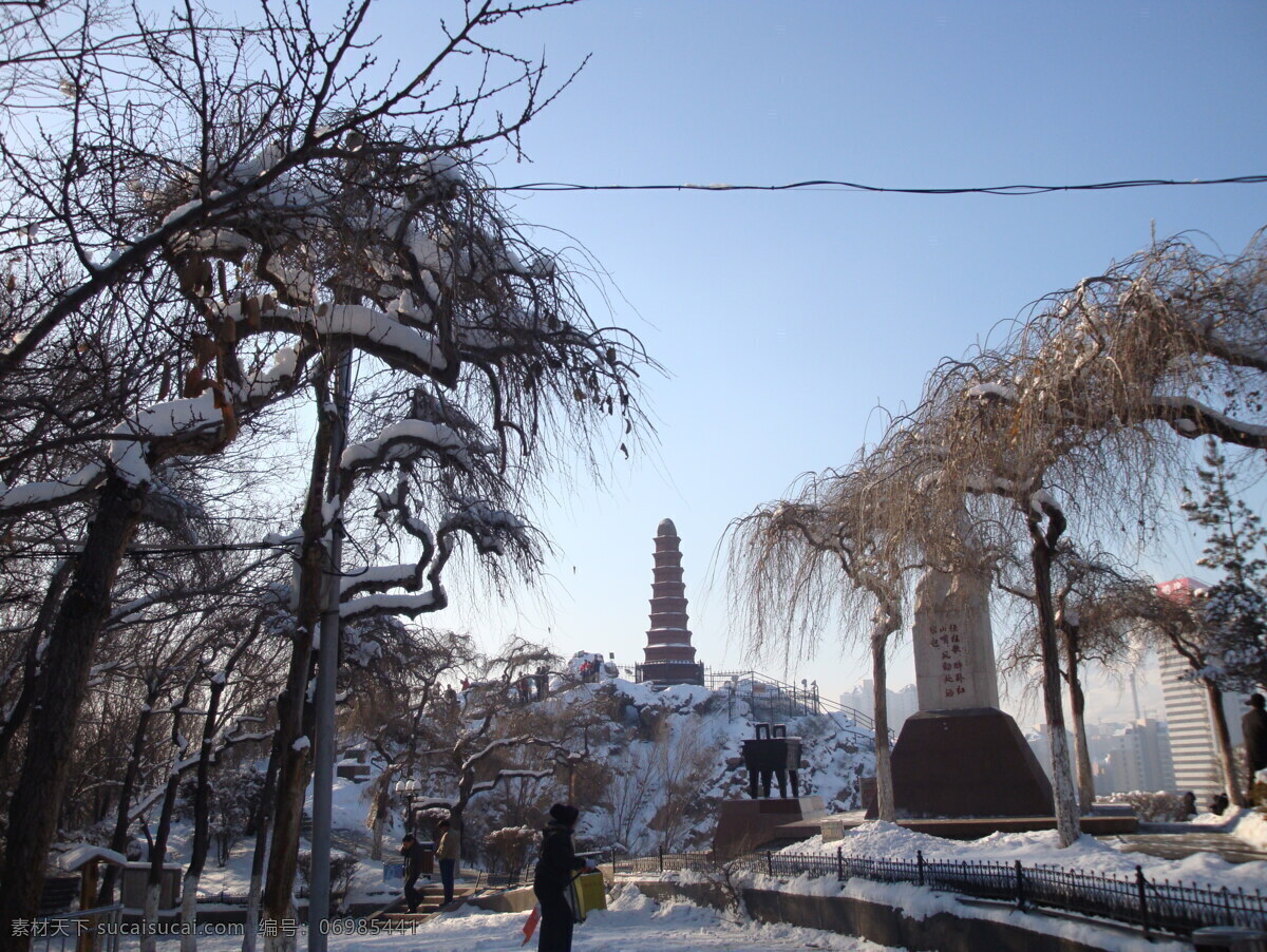 烏魯木齊 場 雪 雪景 雪地 游人 雪壓樹枝 樹木 公園 美麗 自然景觀 自然風景 攝影圖庫