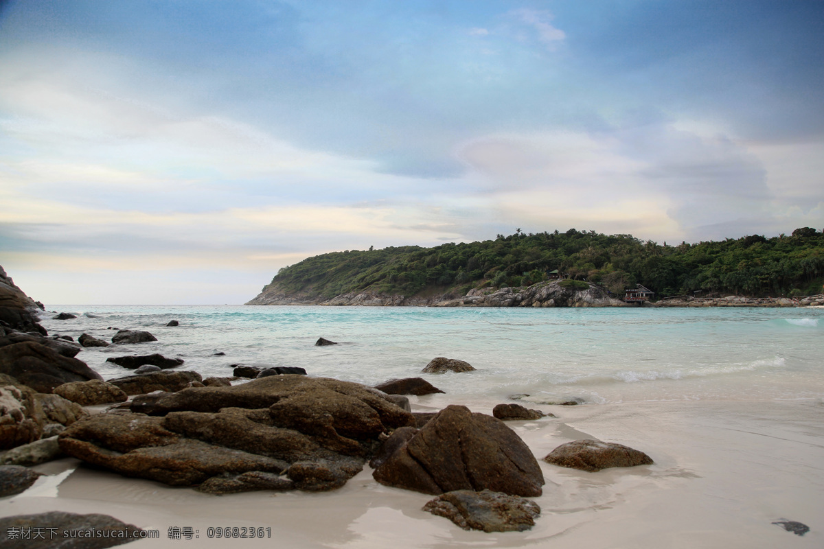 普吉白沙滩 泰国 普吉 皇帝岛 沙滩 白沙 礁石 海浪 蓝天 彩云 岛屿 泰国普吉岛 旅游摄影 国外旅游