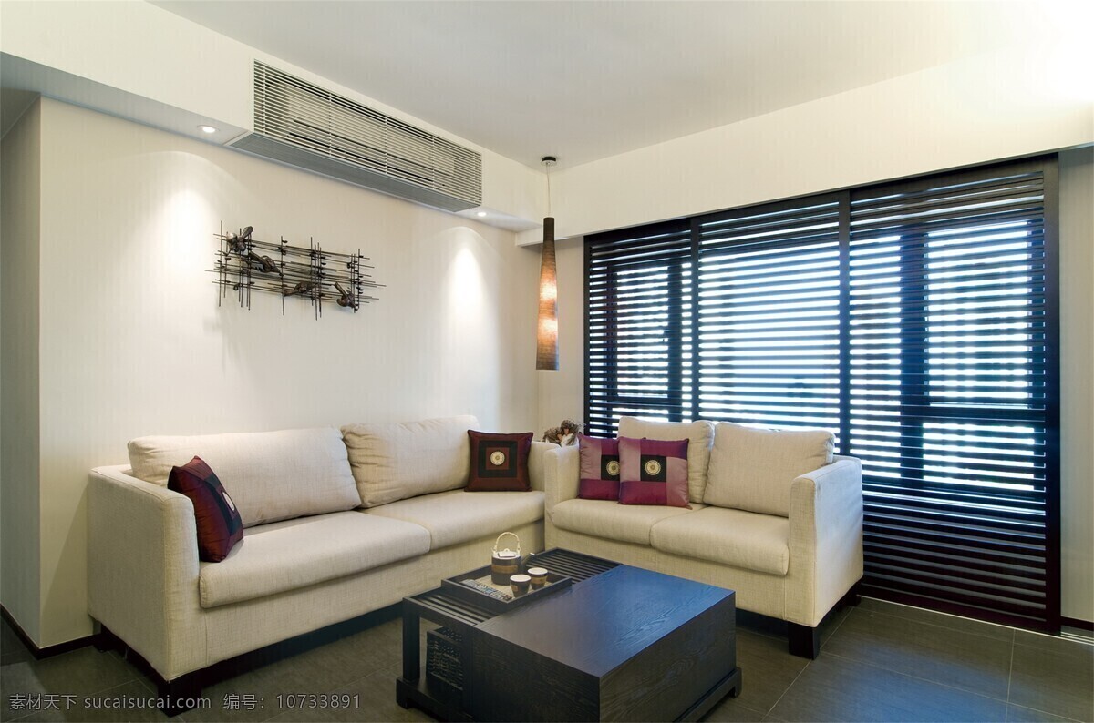 白色沙发 百叶窗 茶几 高清大图 灰黑色地板 简约风格 室内设计 效果图 紫色抱枕 现代 简约 白色 沙发