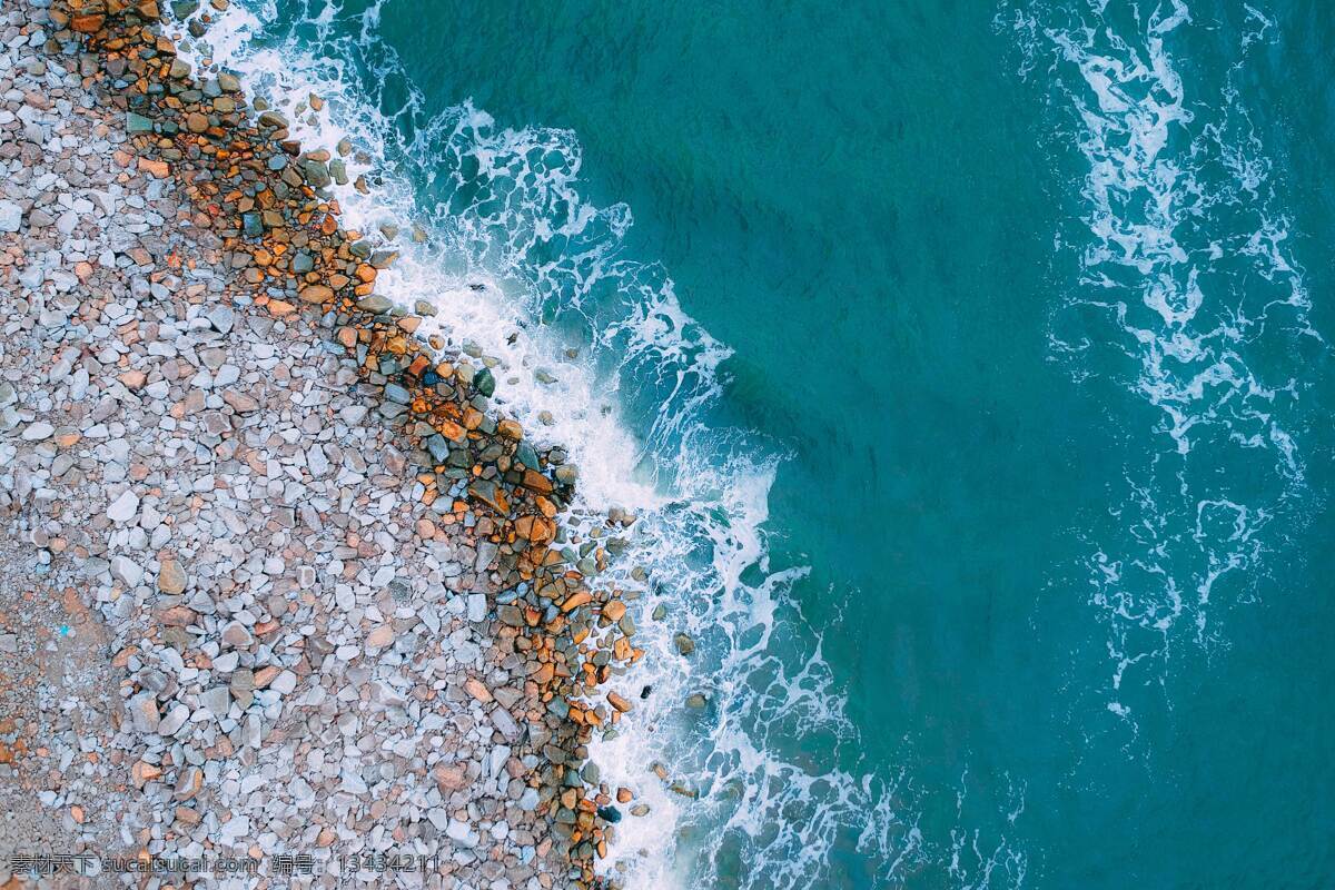 高空 海滨 海滩 高清 图 大海 石头 海浪 青蓝色 航拍 风景 自然景观 自然风景