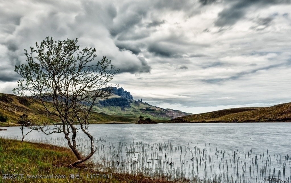 湖面图片 画面 风光 树木 草地 湖水 天空 乌云 共享素材 自然景观 自然风景