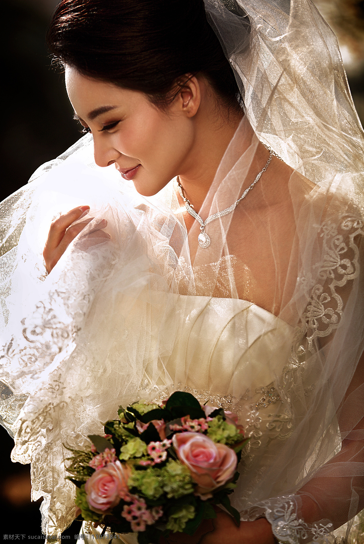 鲜花 美丽 新娘 新人情侣 结婚照 婚纱摄影 美女新娘 情侣图片 人物图片