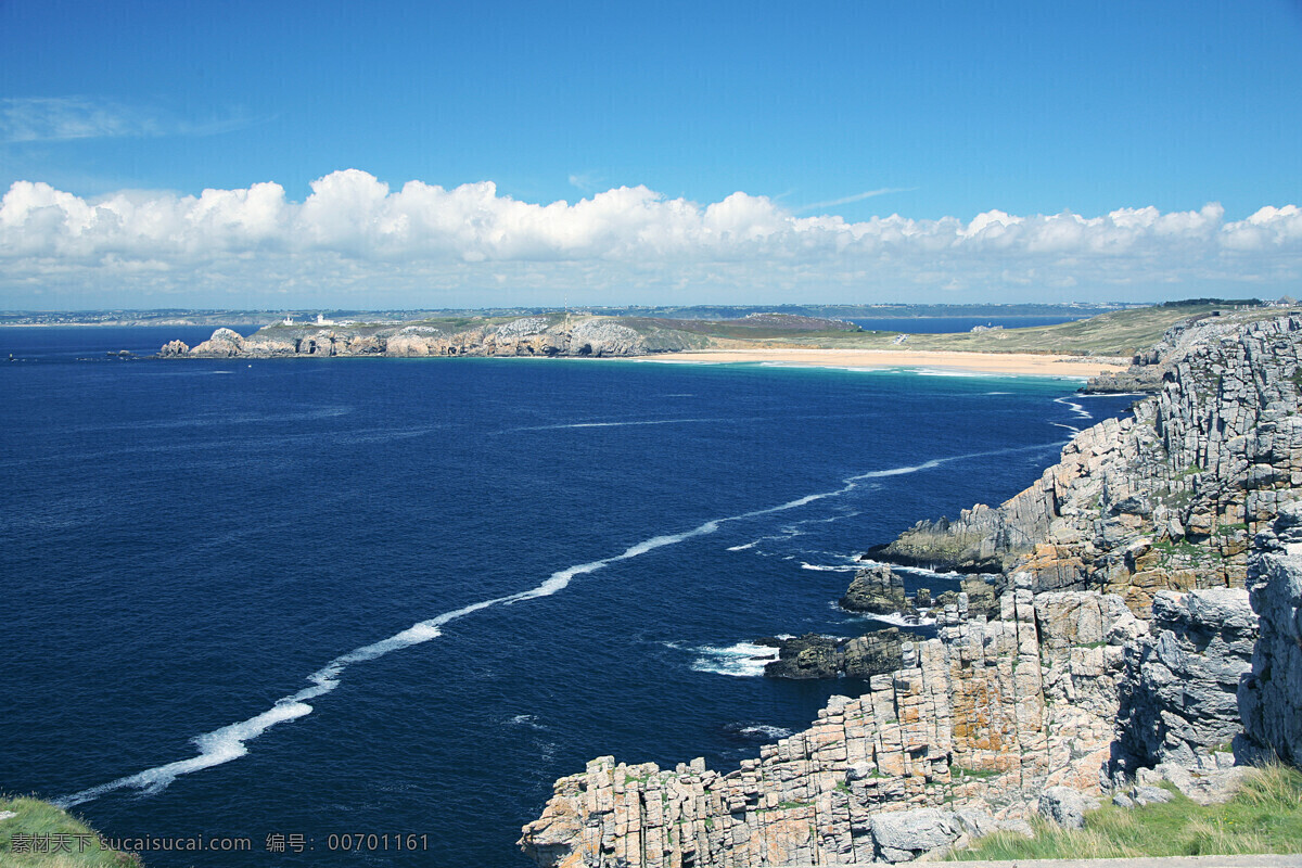 碧蓝的大海 海面 高山 蓝天 天空 白云 自然风景 自然景观 蓝色