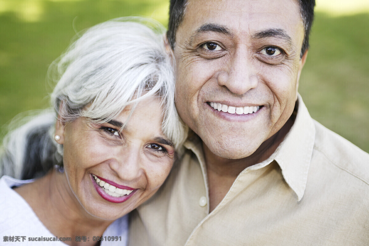 恩爱 老年 夫妻 外国夫妻 夫妇 外国男性 女性 男人 妇女 拥抱 老年夫妇 情侣图片 人物图片
