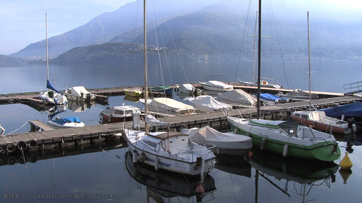 船 停靠 在意 大利 科摩 湖 股票 视频 帆 意大利 科莫 水 船停靠在港口 其他视频