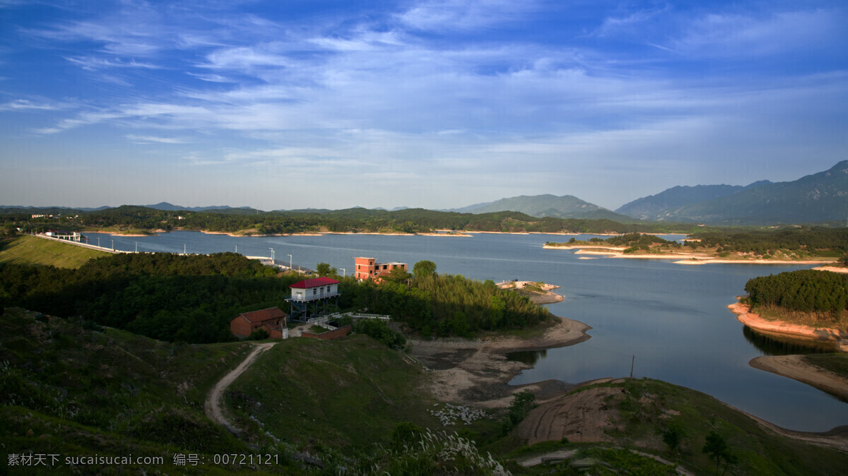 乡村 田园 背景 河流 天空 白云 建筑 房子 自然风光 景观 景区 休闲 旅游 田园风光 风景图片