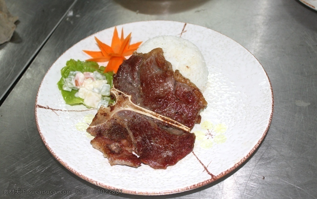 牛排饭 牛排 饭 生菜 萝卜花 裂纹盘子 传统美食 餐饮美食