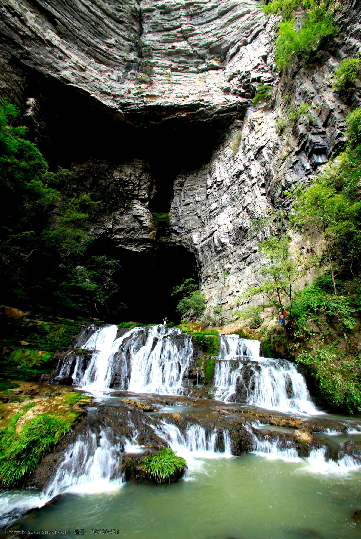 山区风光 保康山区 岩石山洞 瀑布碧水 绿树青苔 游人 自然风景 自然景观