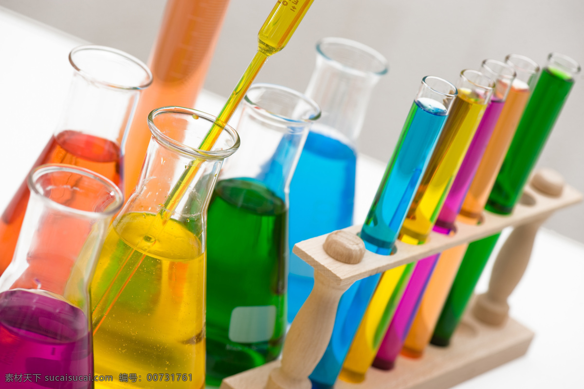 排列 整齐 试剂 试管 量杯 试验器皿 彩色液体 化学素材 化学试验 科学研究 生物科技 科技图片 现代科技