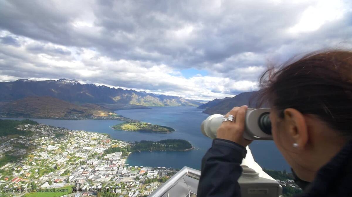 双筒 望远镜 看 女人 景观 人 双筒望远镜 城市 双目 观众 看法 旅行者 旅行 旅游 展望 风景 视野 遥远的 皇后镇 新的 新西兰 瓦卡蒂普 南 阿尔卑斯山脉 山 女孩 女士