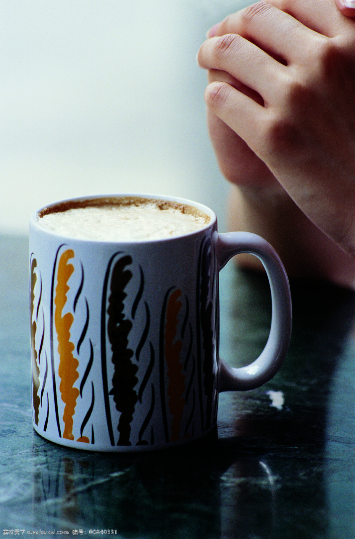 杯子 餐具厨具 餐饮美食 咖啡杯 咖啡器皿 手 漂亮 漂亮的咖啡杯 精致咖啡杯 精美咖啡杯 饮料酒水 矢量图 日常生活