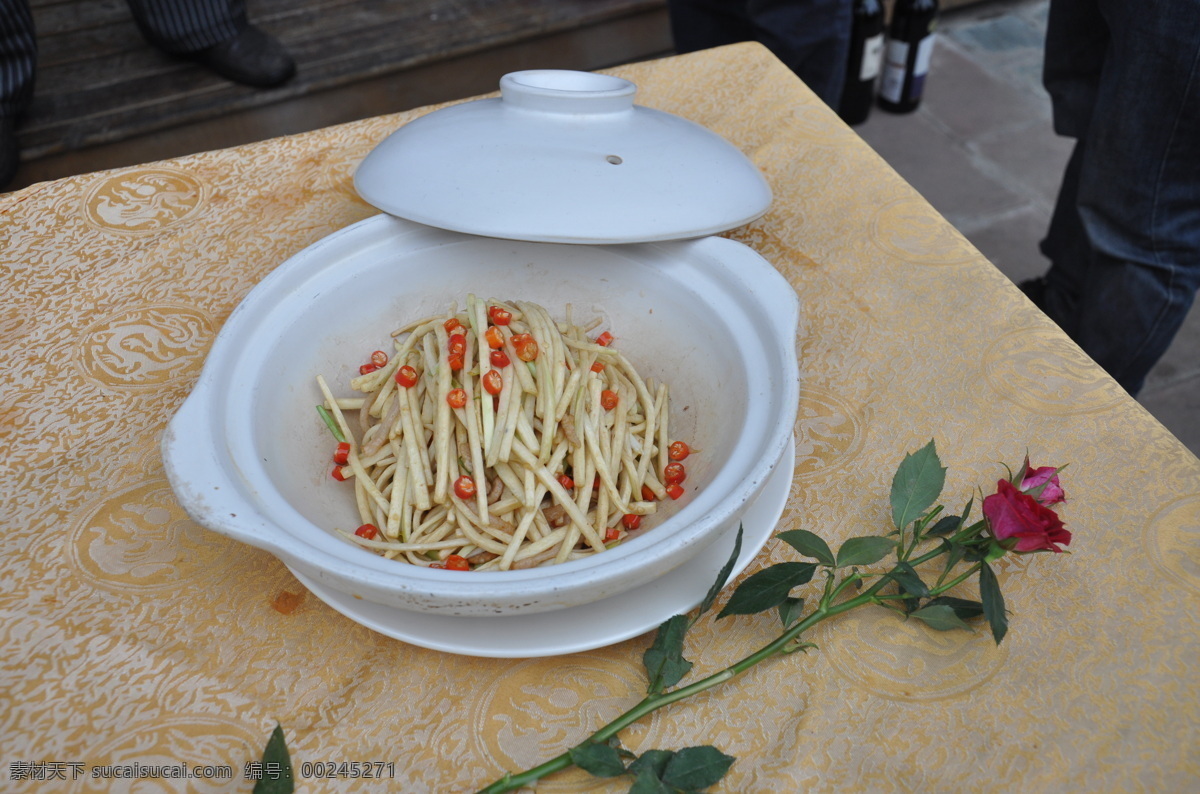小米 椒 烩 金针菇 小米椒 鲜菜 瓷碗 辅料 传统美食 餐饮美食