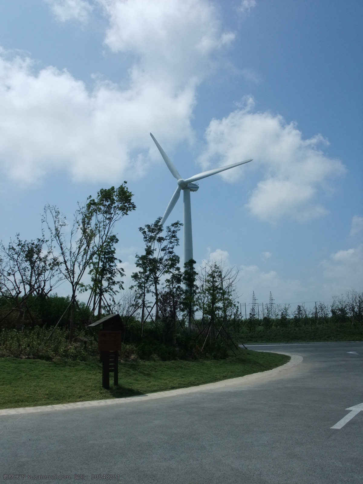 草地 道路 发电 风力 公园 环保 建筑园林 节能 参考 公园参考图片 上海 崇明 湿地 白天 景观 园林建筑 海报 环保公益海报