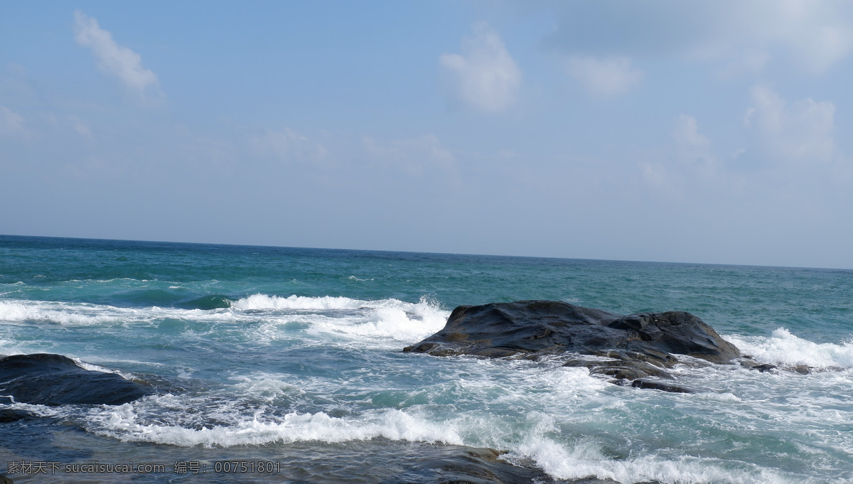 海边 海洋 海滩 浪花 礁石 天空 海平面 蓝天 云朵 白云 旅游 放松 自然 自然景观 自然风景