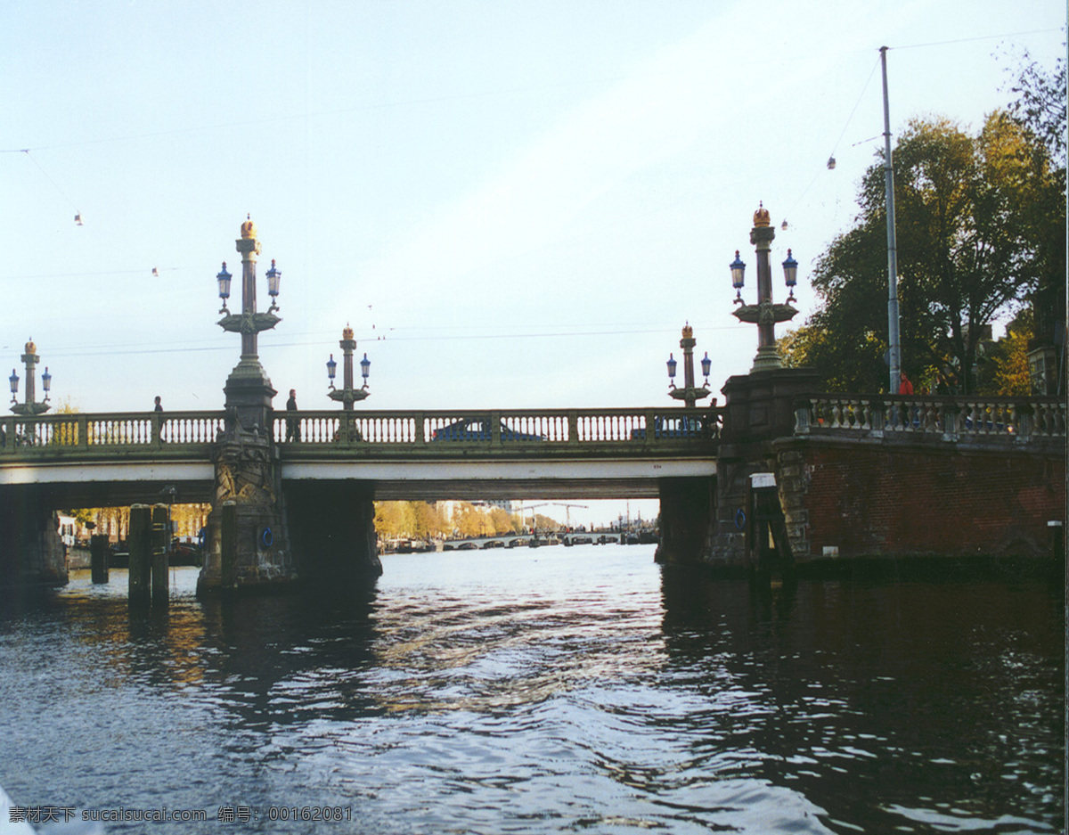 城市 船 大桥 钢架桥 拱形 国内旅游 海水 建筑 欧式 桥 景 欧式桥景 楼群 拱形桥 树木 建筑大桥 设计参考 铁拱桥 欧式桥 建筑园林 建筑摄影 桥式建筑 摄影图库 旅游摄影 家居装饰素材