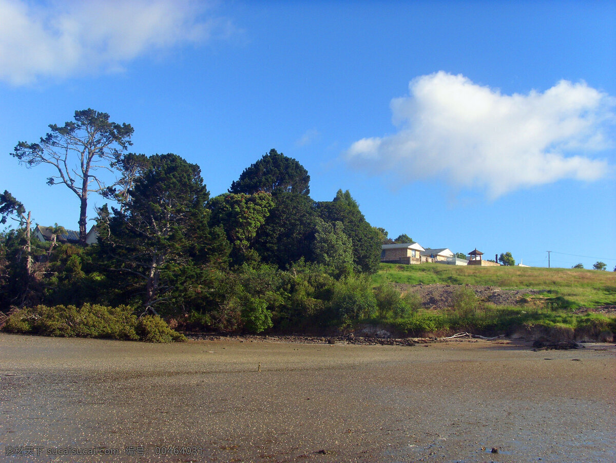 白云 大海 国外旅游 海滩 建筑 蓝天 凉亭 旅游摄影 新西兰 海滨 风光图片 风光 绿树 psd源文件