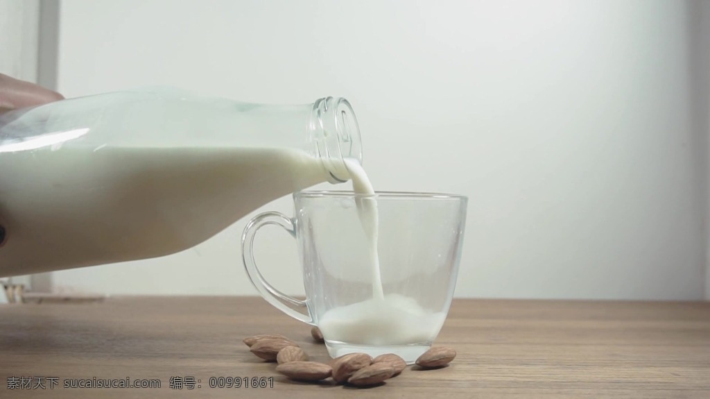 视频背景 实拍视频 视频 视频素材 视频模版 实拍 倒 牛奶 过程 液体 饮料
