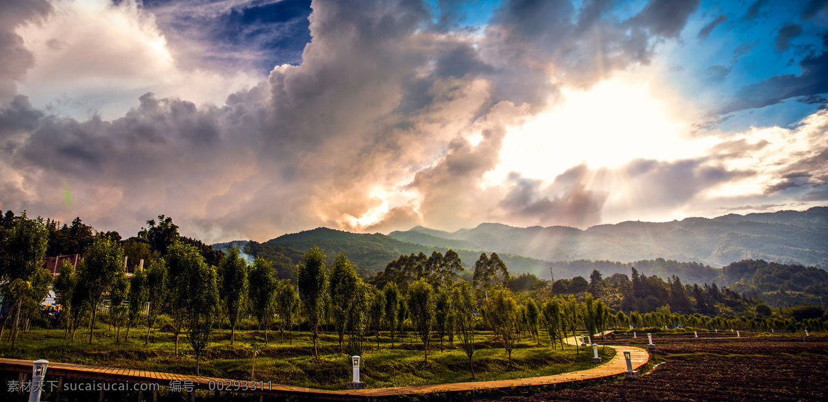 晚霞 大山 炫彩天空 云彩 树木 惊艳 路 自然景观 自然风景