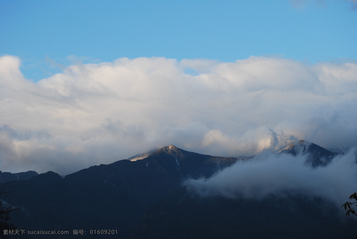 天 云山 交错 缠绵 蓝天 白云 连绵的山 云南风光 国内旅游 旅游摄影