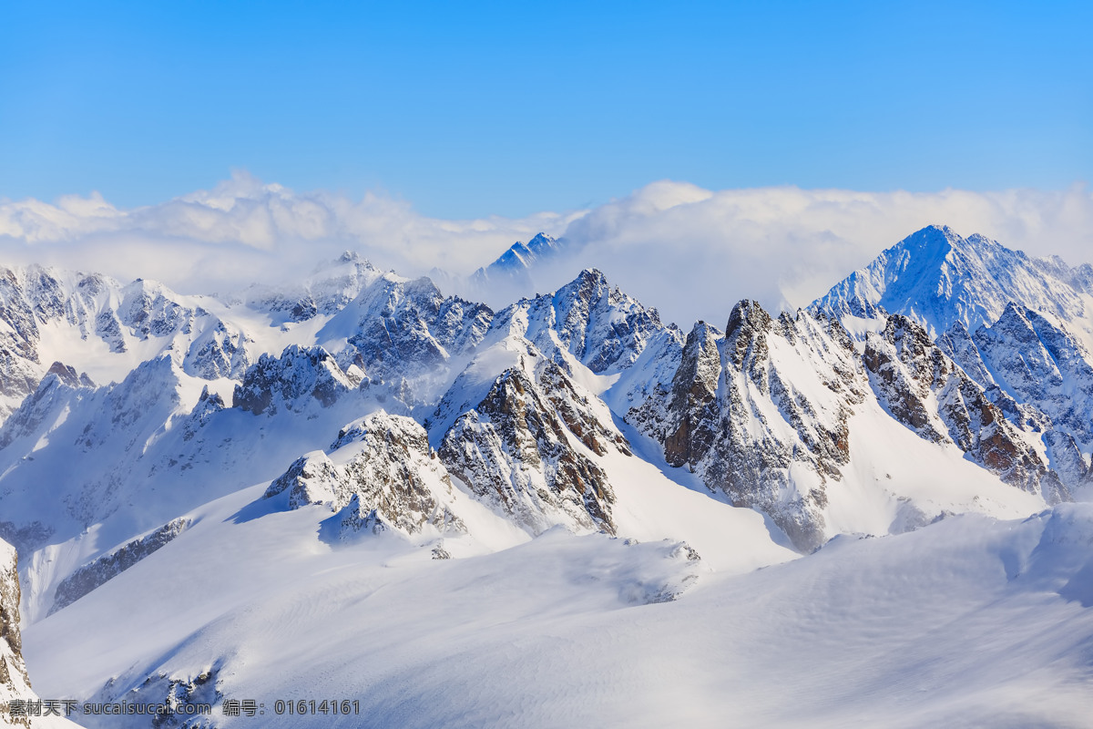 山脉 山 大山 山峦 连绵起伏 湖泊 天空 白云 岩石 高峰 山顶 严寒 雪山 石头 大自 坚硬 高大 威猛 山脉背景 山脉素材 山峰背景 山峰素材 水 云雾 岩石素材 坚挺 屹立 耸立 高山流水 山山水水 山涧 起伏