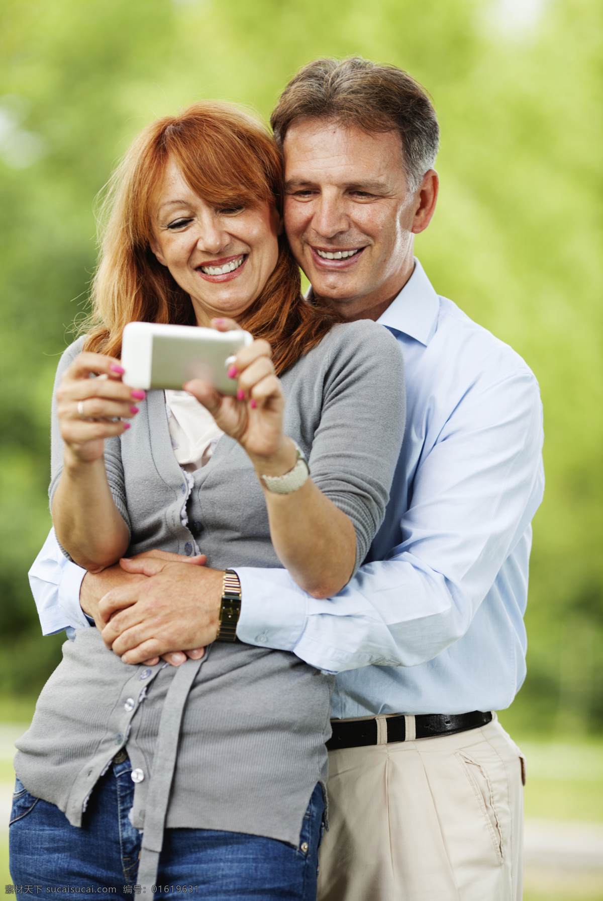 手机 夫妻 情侣 美女 女人 男人 男性 人物摄影 手机电子产品 科技主题 手机图片 现代科技