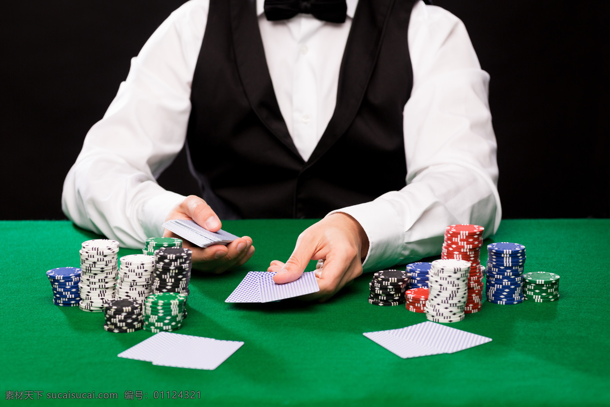 正在 发牌 摊牌 手 发牌男人 扑克牌 打牌 骰子 筹码 赌博 赌场 赌桌 赌具 影音娱乐 生活百科