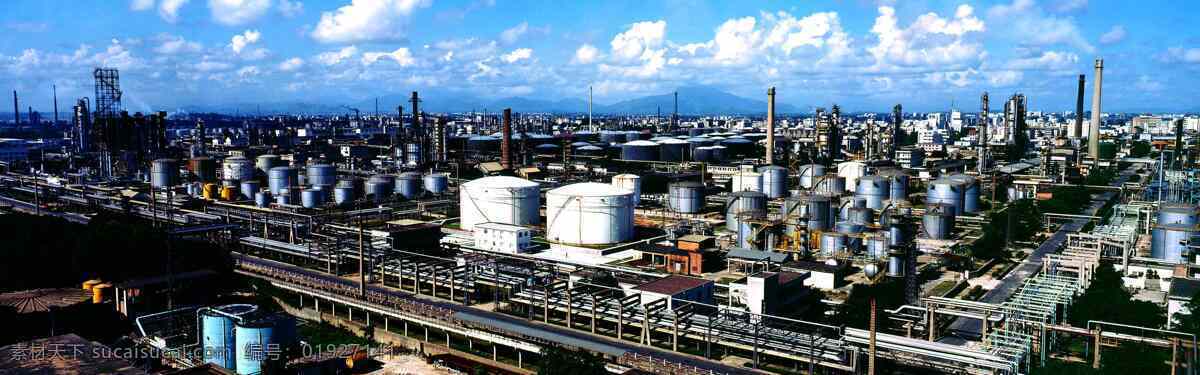 茂名炼油厂 茂名 炼油 油公司 石化 工厂 蓝天 白云 烟囱 工业生产 现代科技