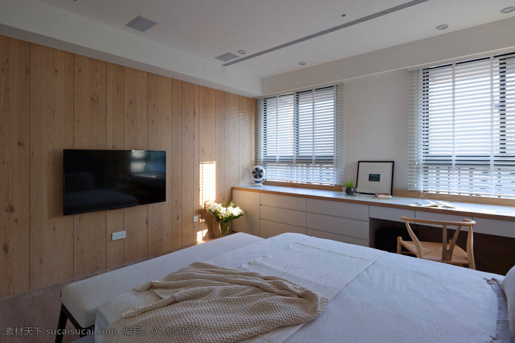 简约 卧室 木质 电视 背景 墙 装修 效果图 窗户 床铺 方形吊顶 灰色地板砖 书桌