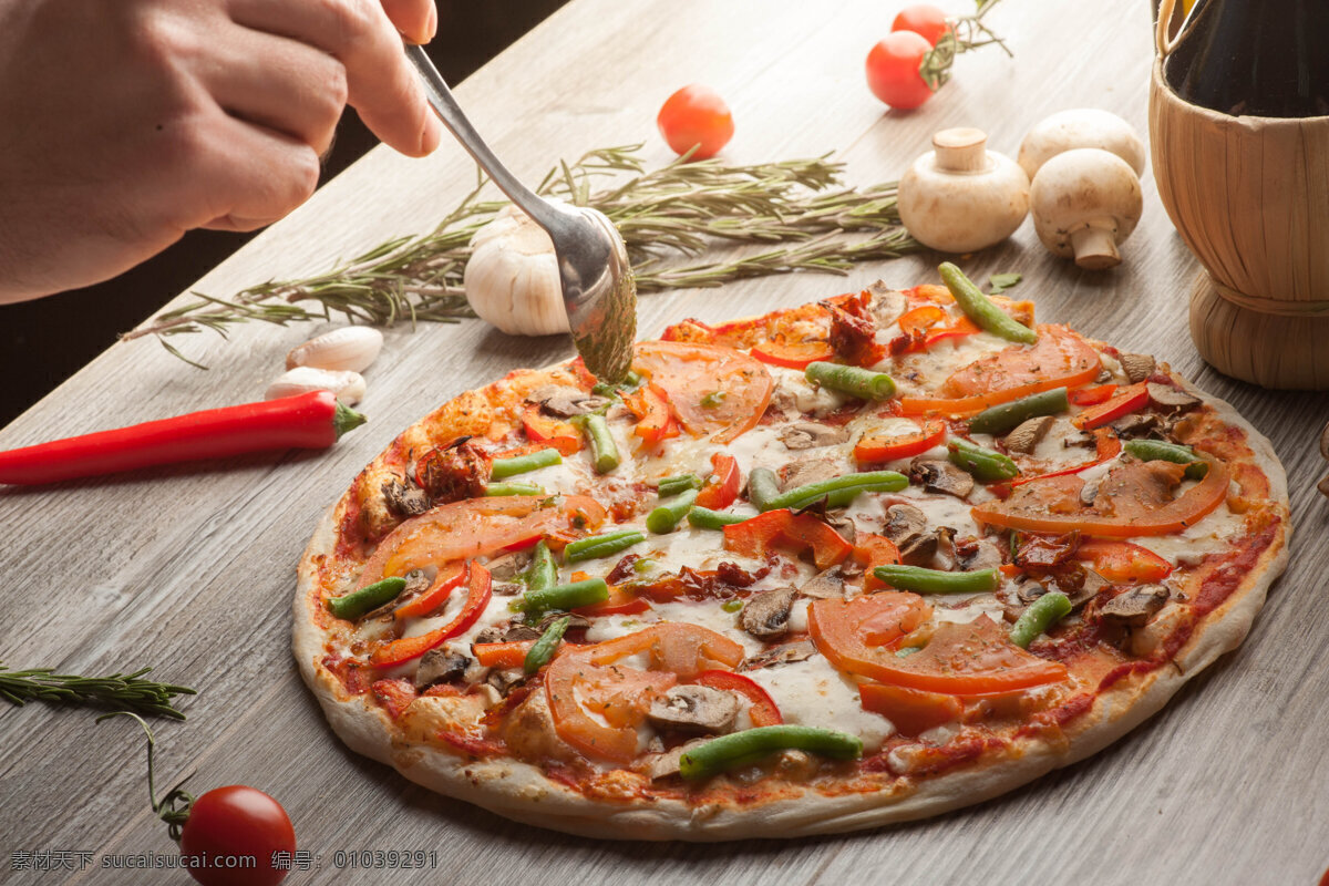正在 制作 披萨 披萨配料 披萨摄影 披萨素材 食物 美食 餐饮 餐饮广告 外国美食 餐饮美食 制作披萨