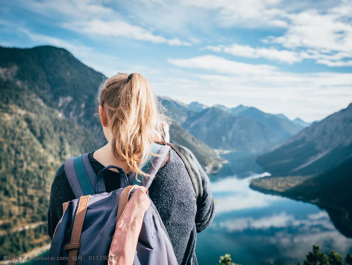 旅行 中 美女 旅行美女 摄影美女 背包美女 美女背影 少女 大学生 女大学生 女青年 度假 旅游 山水 山水美景 山水风景 山水风光 风景 风光 美景 假期 假日 人物图库 女性女人