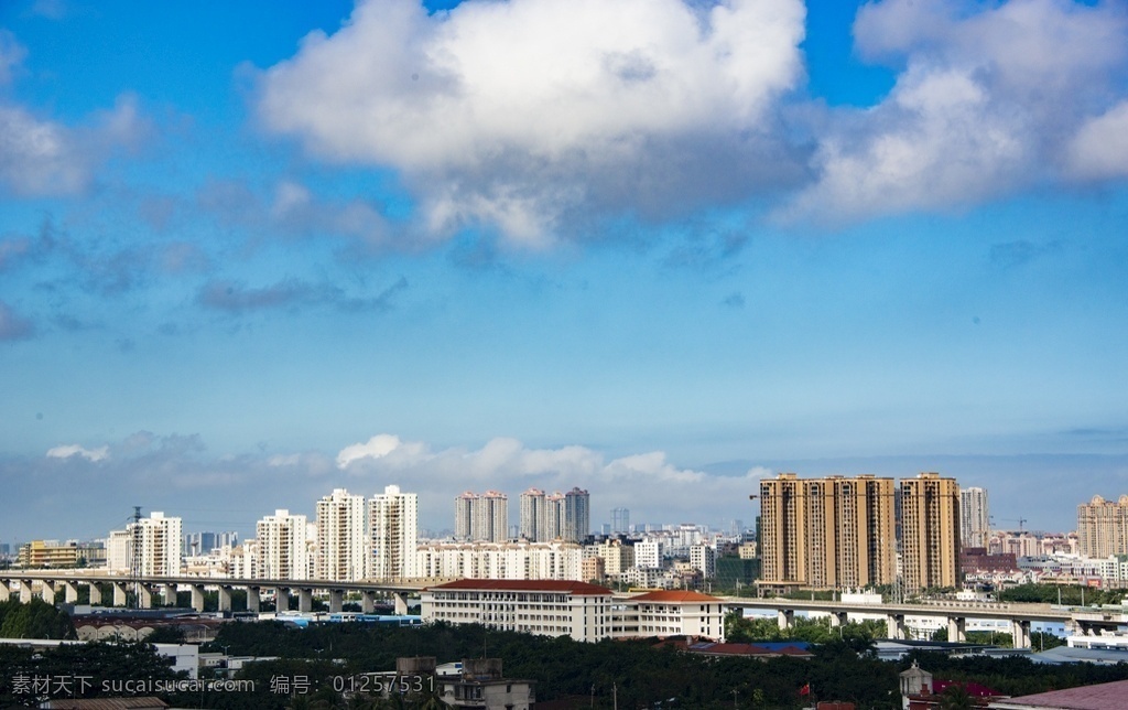 蓝天白云图片 海南 海南海口 海口秀英 蓝天白云 白云 蓝天 高楼建筑 建筑 高楼 风景 旅游 海口旅游 海南旅游 自然景观 自然风景