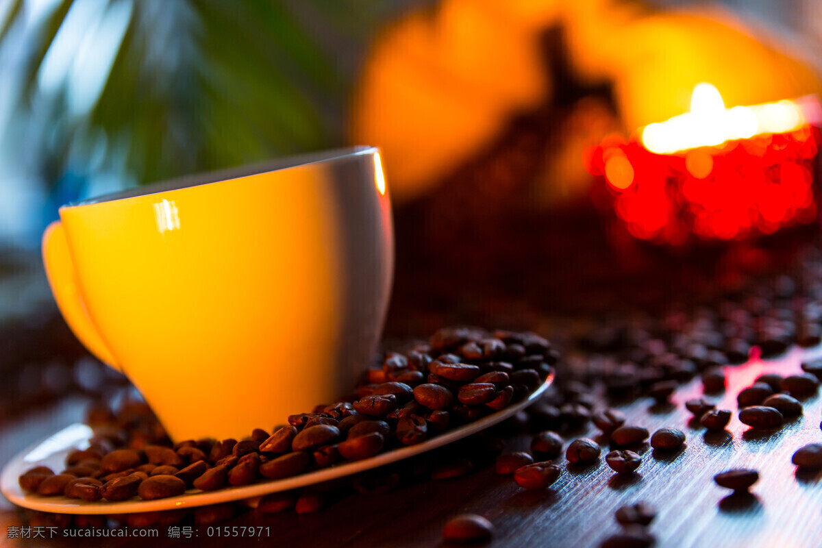 夜晚 咖啡 烛光 蜡烛 咖啡豆 香浓的咖啡 咖啡杯子 咖啡图片 餐饮美食