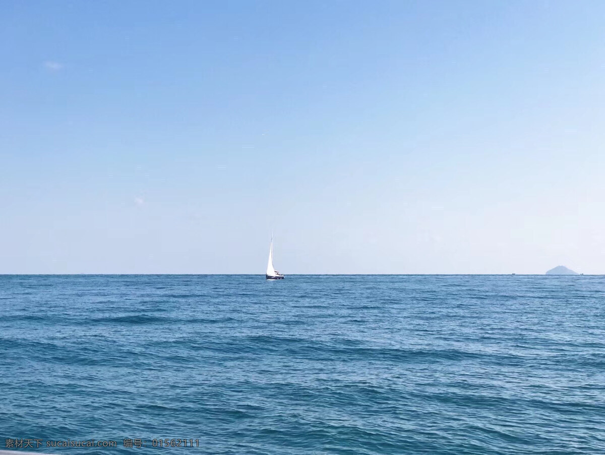 海上孤帆 旅游 海面 海上 帆船 船 孤帆 平静 大海 海岸 海岸线 海浪 浪花 蓝色 海 游泳 背景 插图 海景合辑 自然景观 自然风景