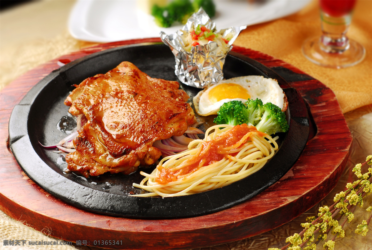 西亚 香 煎 鸡 扒 西亚香煎鸡扒 美食 传统美食 餐饮美食 高清菜谱用图