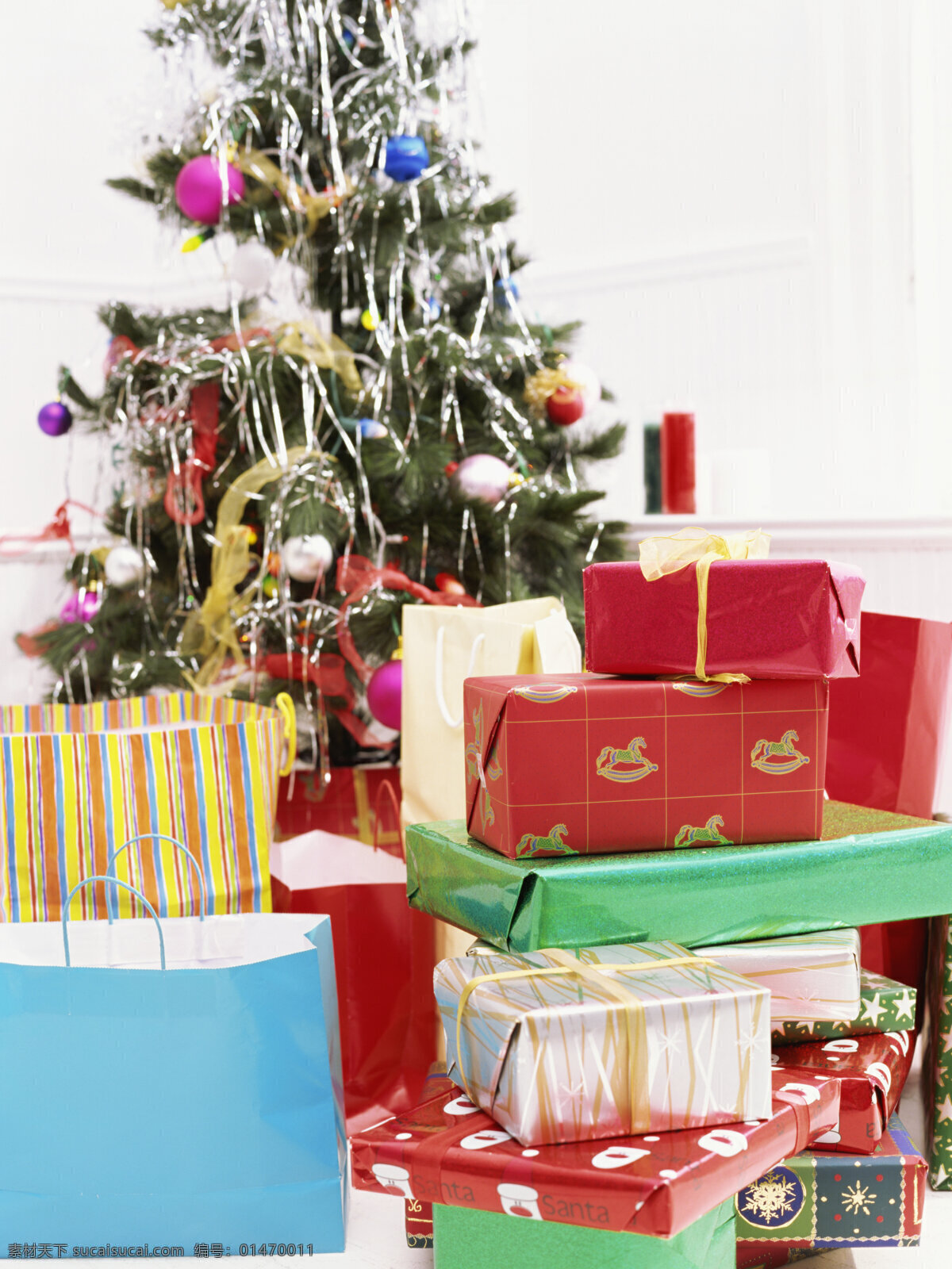 圣诞树 圣诞 礼物 圣诞节 新年素材 圣诞礼物 礼包 礼品 手提袋 生活人物 人物图片