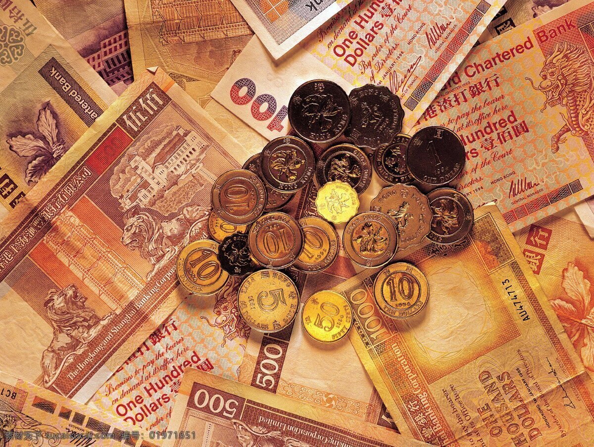 堆 钞票 上 金币 纸钞 硬币 黄金 金钱 金融货币 金融财经 商务金融
