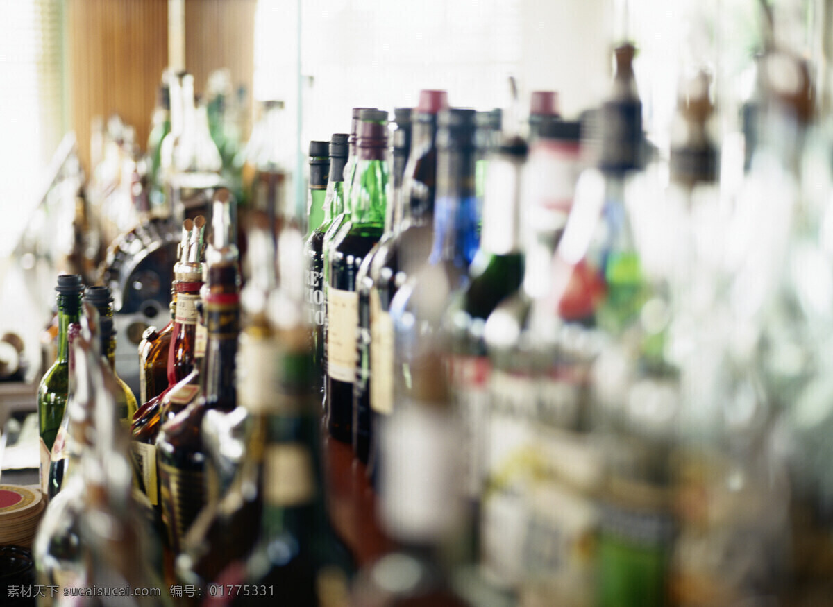 白酒瓶 彩色 餐饮美食 红酒瓶 酒瓶 酒水 啤酒瓶 经典酒系列 洋酒 许多 饮料酒水 矢量图 日常生活