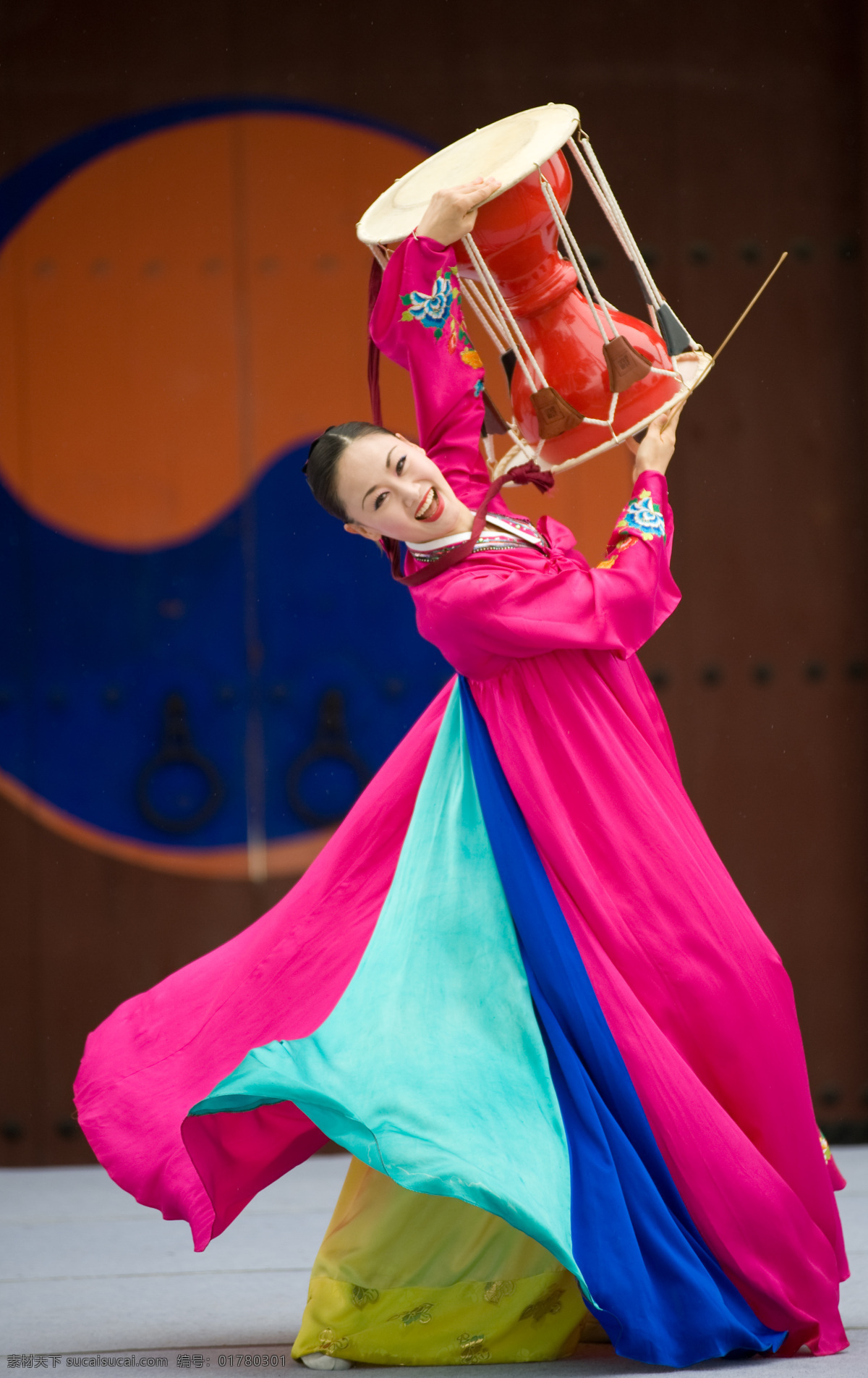 韩国 美女 传统 舞蹈 韩国美女 传统舞蹈 鼓 韩国传统服饰 舞动 击鼓 韩国传统文化 舞蹈音乐 文化艺术