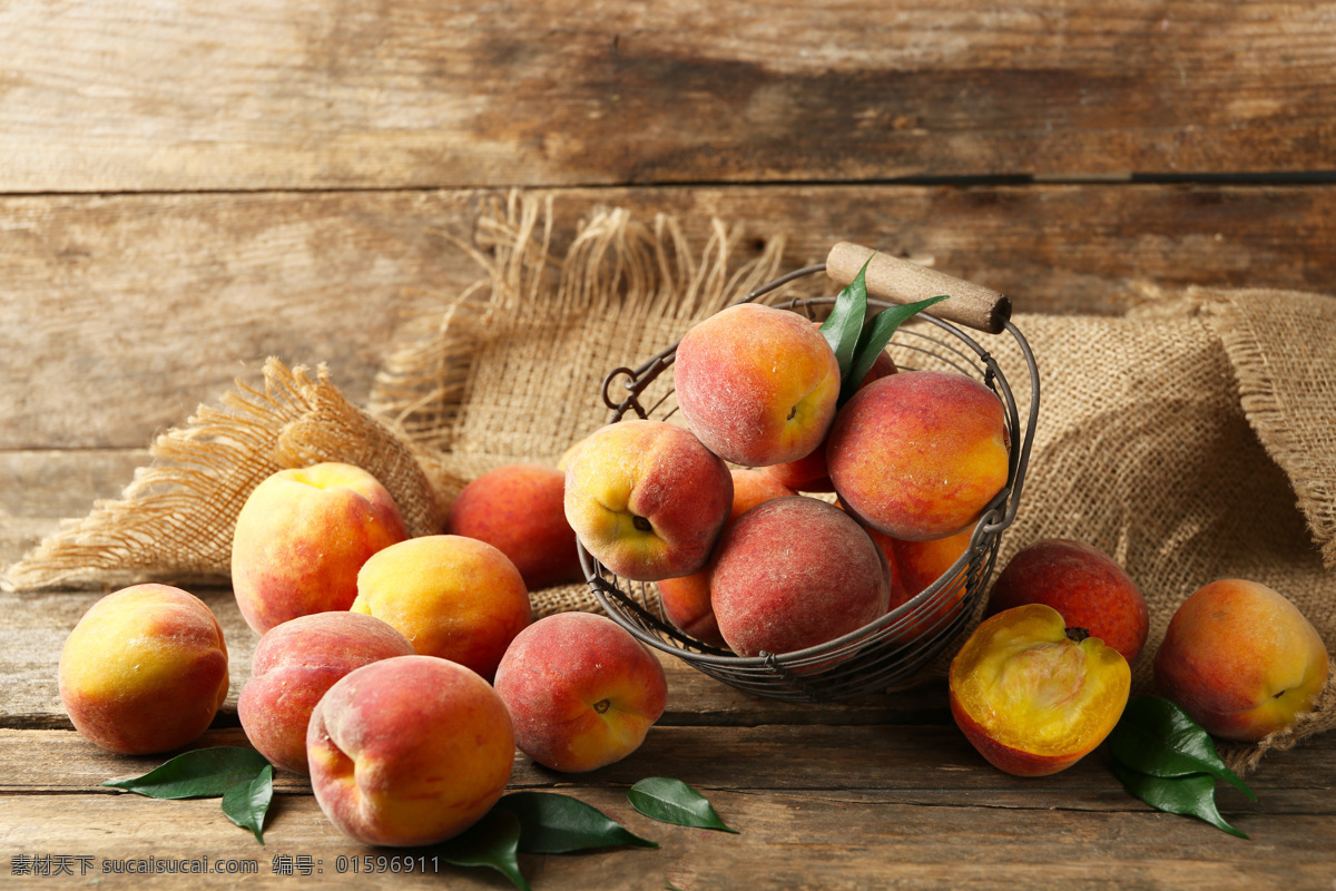 木板 上 水蜜桃 桃子 水果 果蔬 美味水果 新鲜水果 水果蔬菜 餐饮美食 水果图片