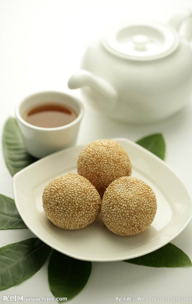 芝麻团 麻团 甜食 美食 茶水 杯子 茶壶 盘子 食物 中国美食 油炸食品 传统美食 餐饮美食