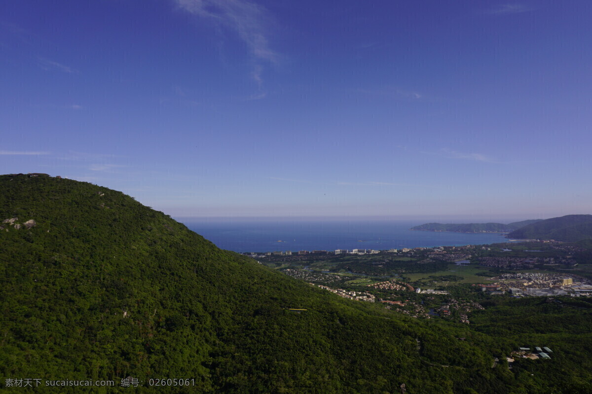 长天一色 青山 蓝天 海边 小镇 海南 风景 春天 自然景观 自然风景