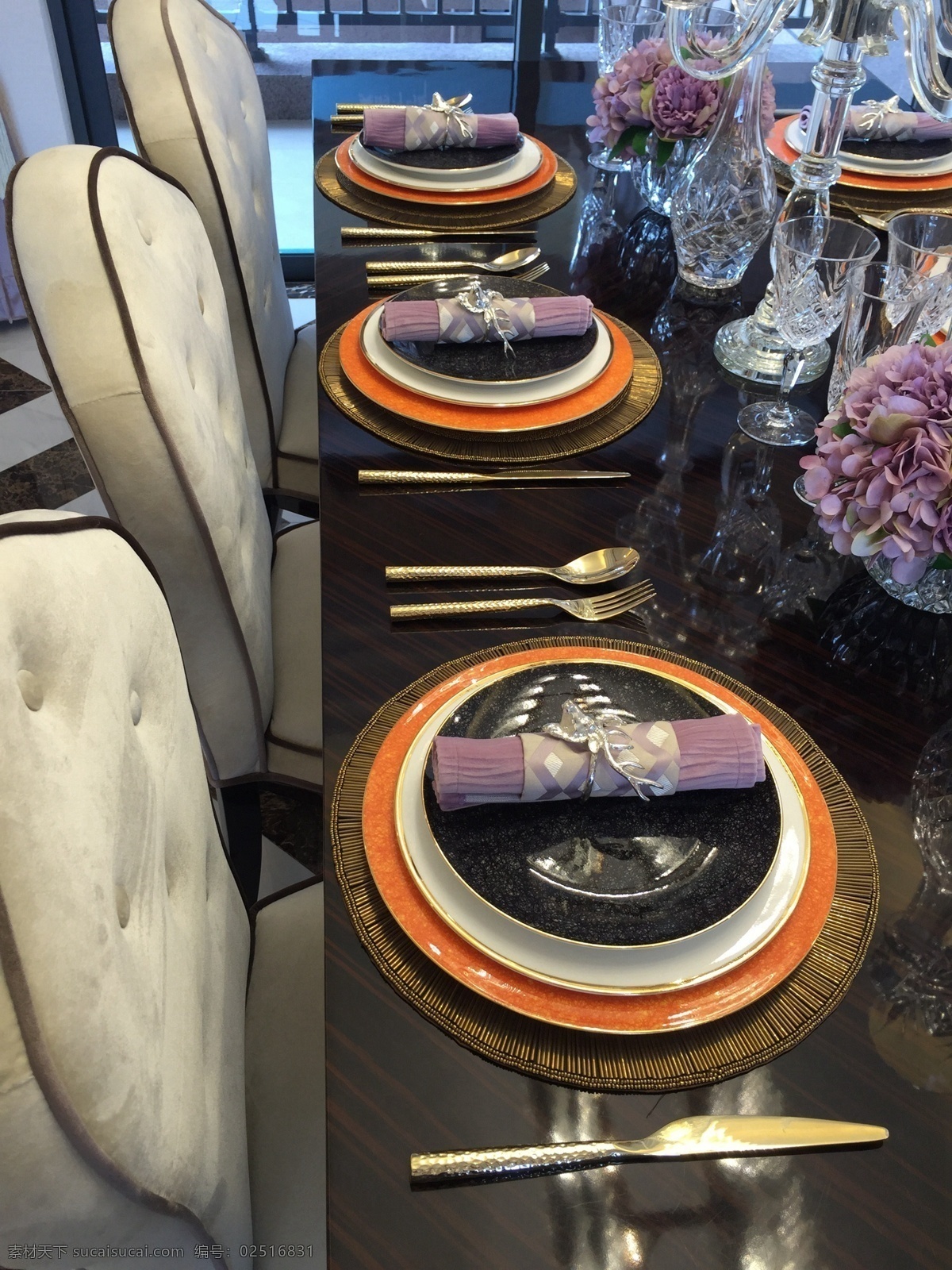 餐厅 美食 室内设计 家装 效果图 灰色椅子 紫色碎花 装饰 橘色托盘 切刀 家装效果图 紫色美食