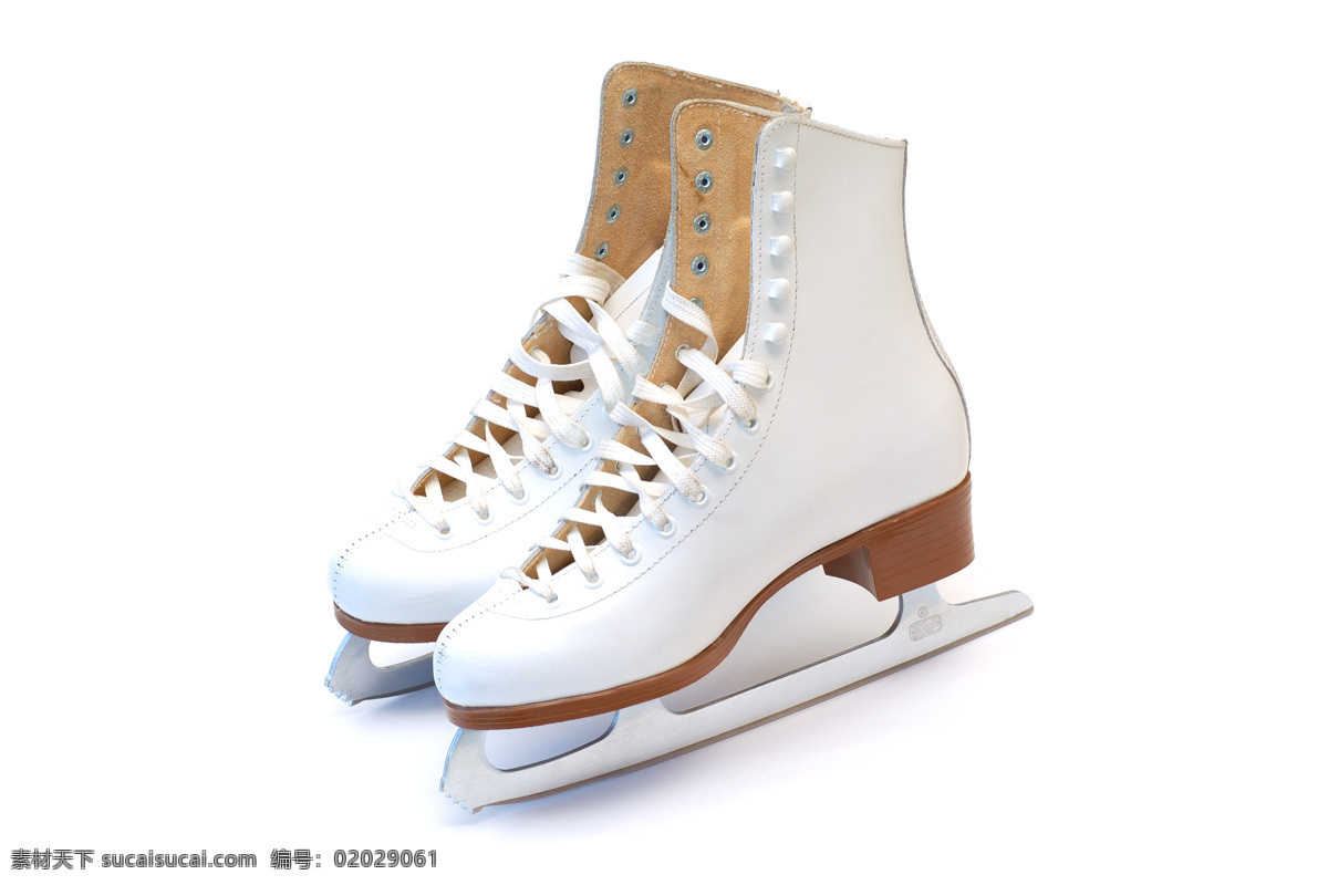 双 白色 旱冰鞋 鞋 运动设备 白色旱冰鞋 体育运动 生活百科